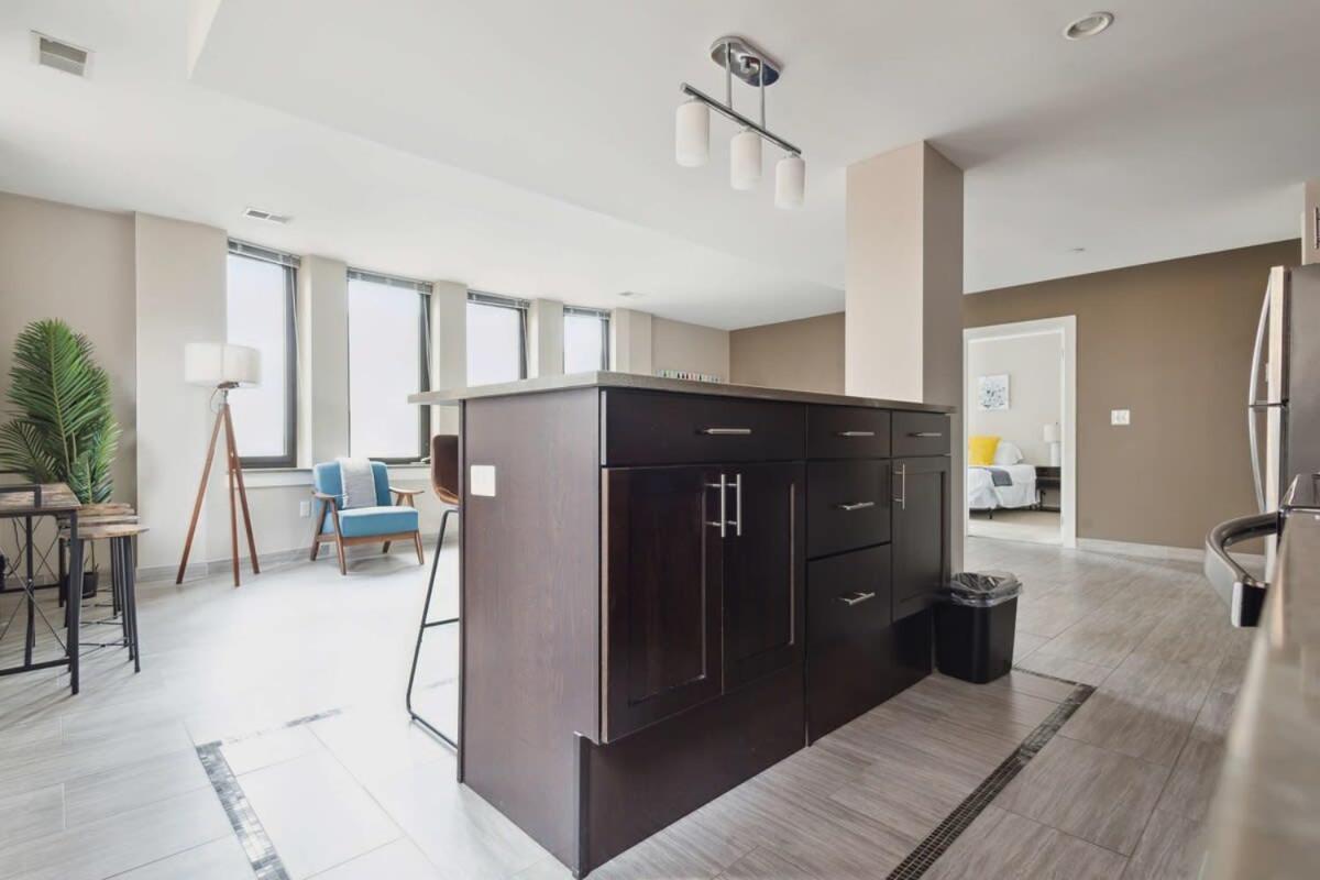 2Br Downtown Luxury Getaway Apartment ดีทรอยต์ ภายนอก รูปภาพ