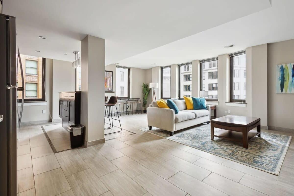 2Br Downtown Luxury Getaway Apartment ดีทรอยต์ ภายนอก รูปภาพ